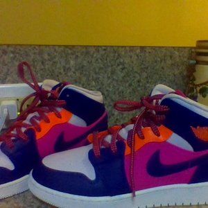 Air Jordan 1 Mid shoes